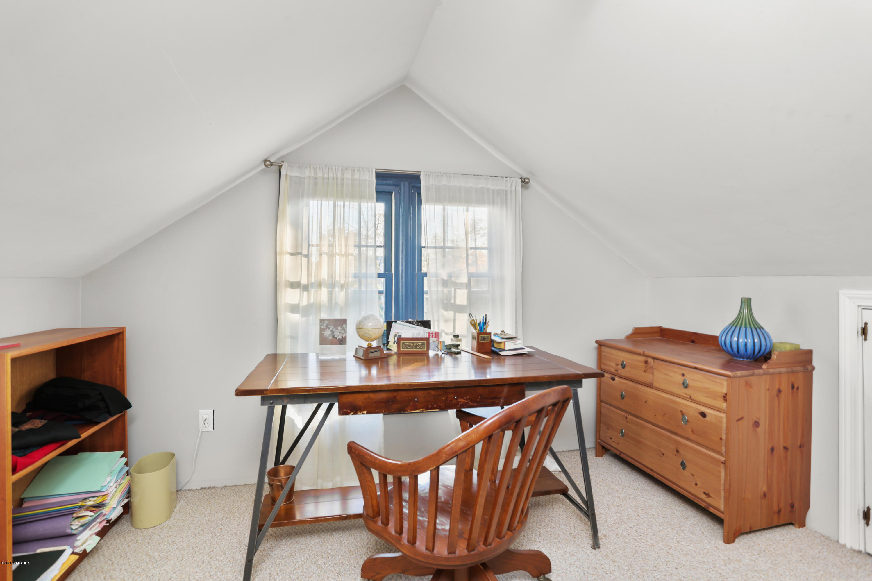 124 Shore Road Old Greenwich, CT 06870 - Photo 15 of 21 124 Shore Rd Old Greenwich CT-print-033-