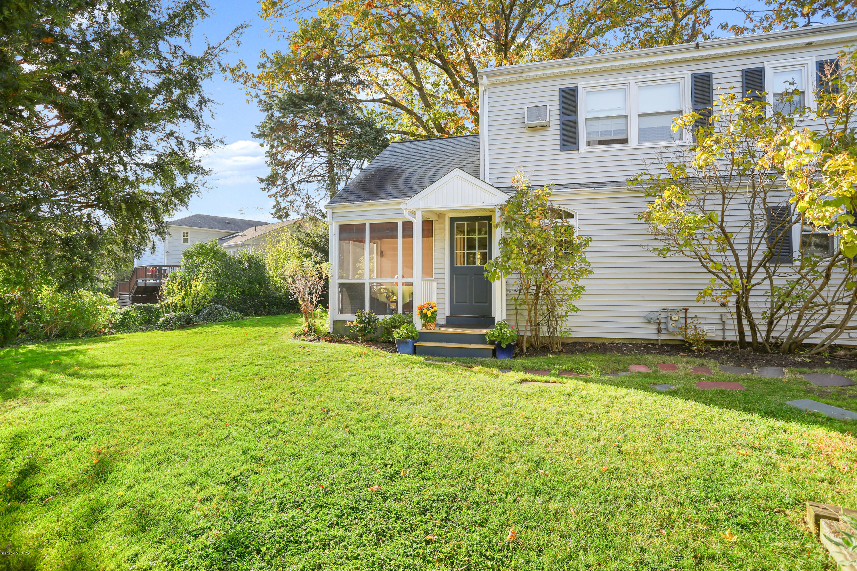 124 Shore Road Old Greenwich, CT 06870 - Photo 18 of 21 124 Shore Rd Old Greenwich CT-print-010-