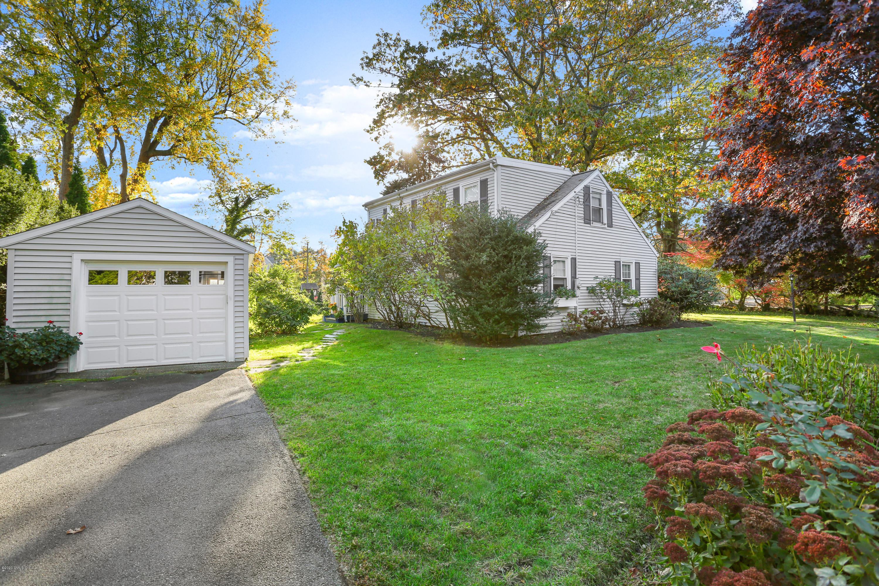 124 Shore Road Old Greenwich, CT 06870 - Photo 19 of 21 124 Shore Rd Old Greenwich CT-print-009-