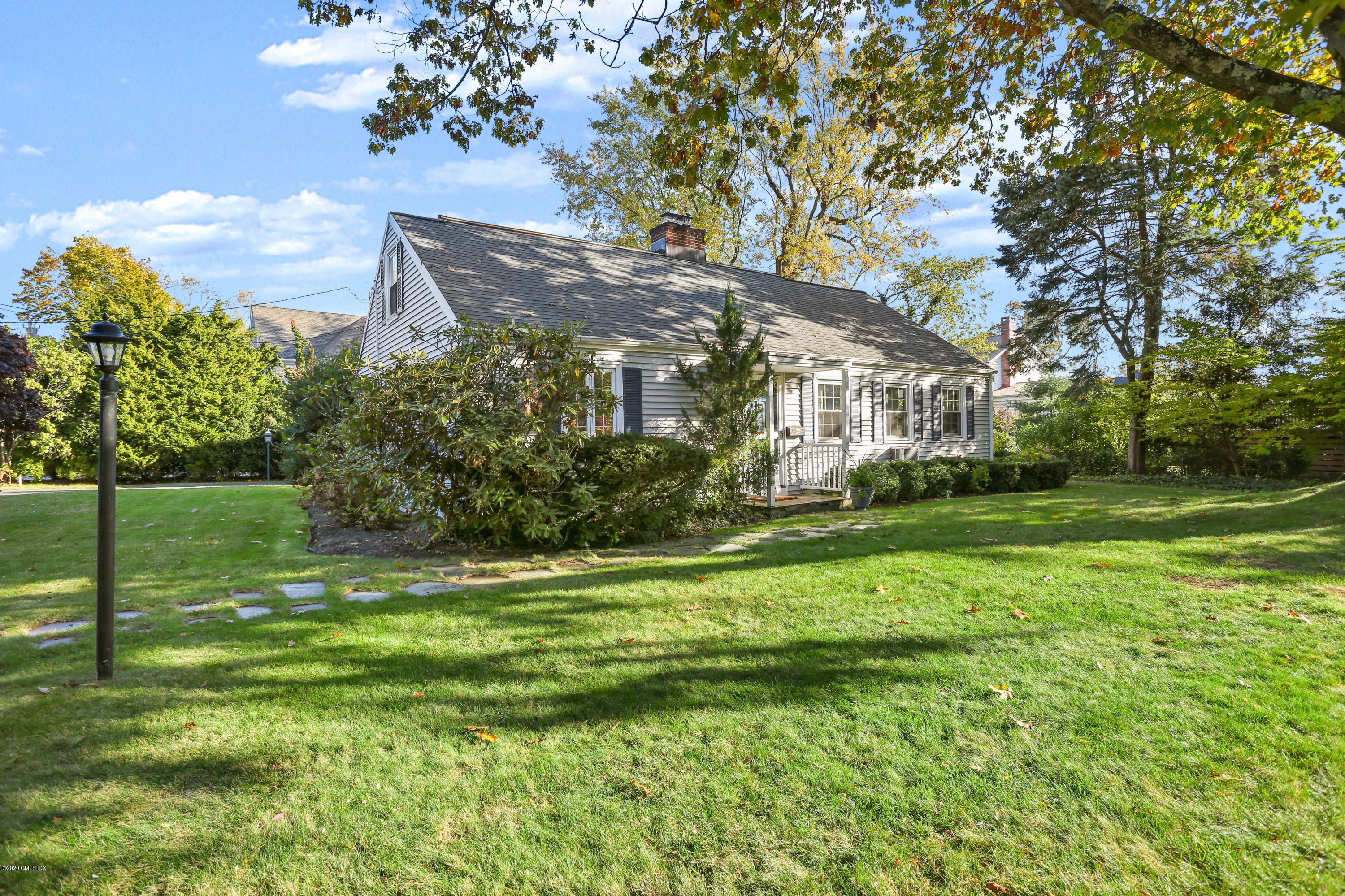 124 Shore Road Old Greenwich, CT 06870 - Photo 2 of 21 124 Shore Rd Old Greenwich CT-print-005-