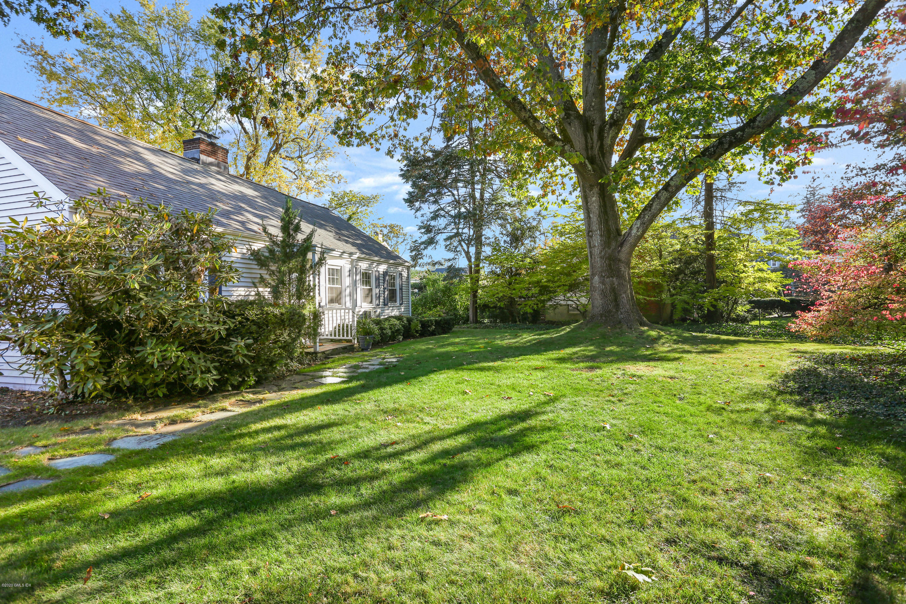 124 Shore Road Old Greenwich, CT 06870 - Photo 3 of 21 124 Shore Rd Old Greenwich CT-print-008-
