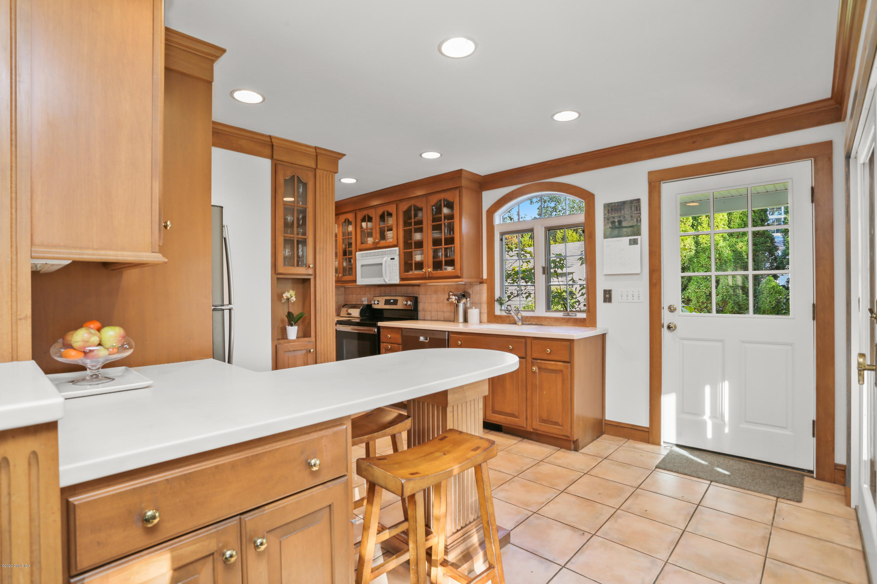 124 Shore Road Old Greenwich, CT 06870 - Photo 7 of 21 124 Shore Rd Old Greenwich CT-print-013-