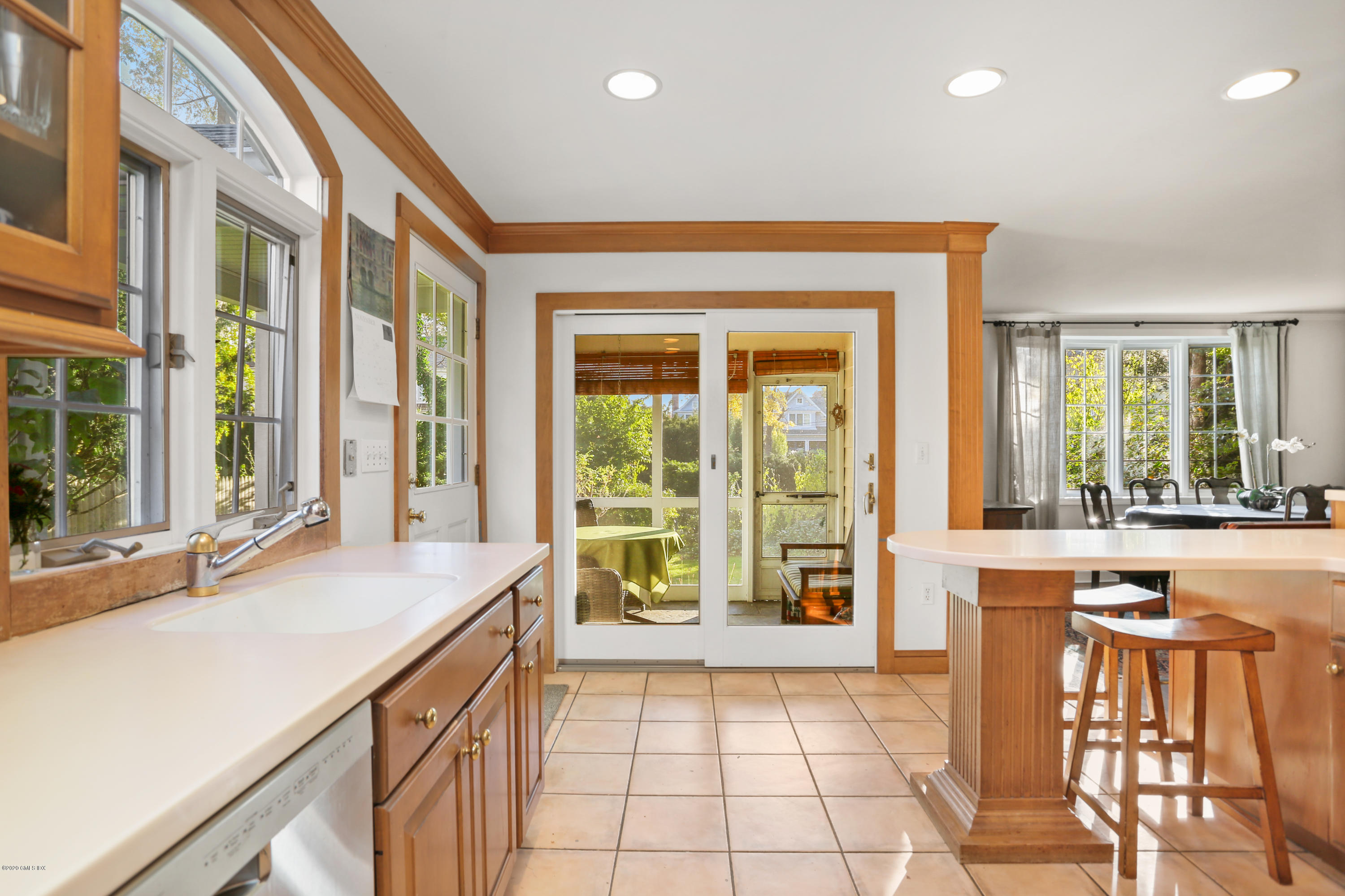 124 Shore Road Old Greenwich, CT 06870 - Photo 9 of 21 124 Shore Rd Old Greenwich CT-print-017-