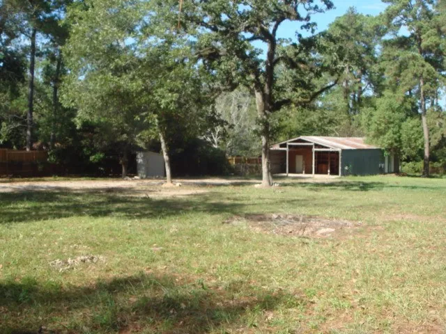 a house view with swimming pool