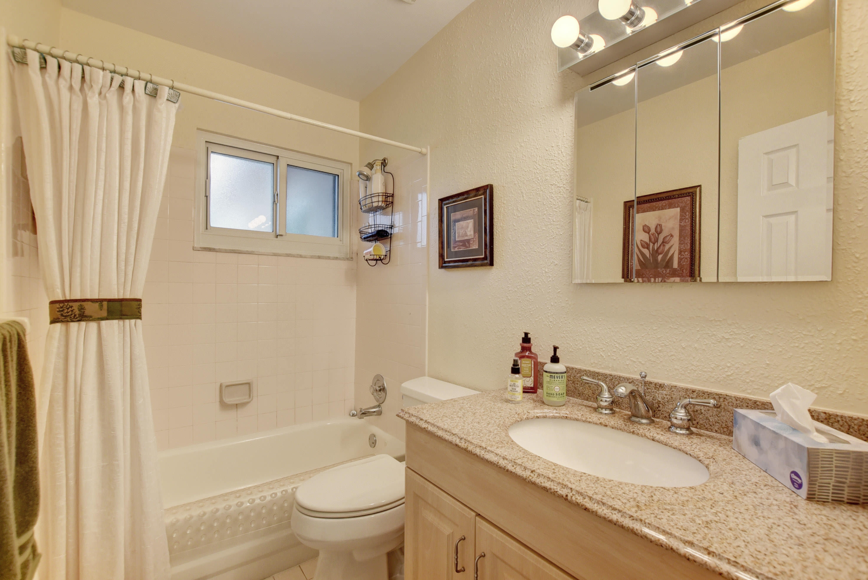 4060 Northwest 5th Avenue Boca Raton, FL 33431 - Photo 16 of 31 2nd Bathroom