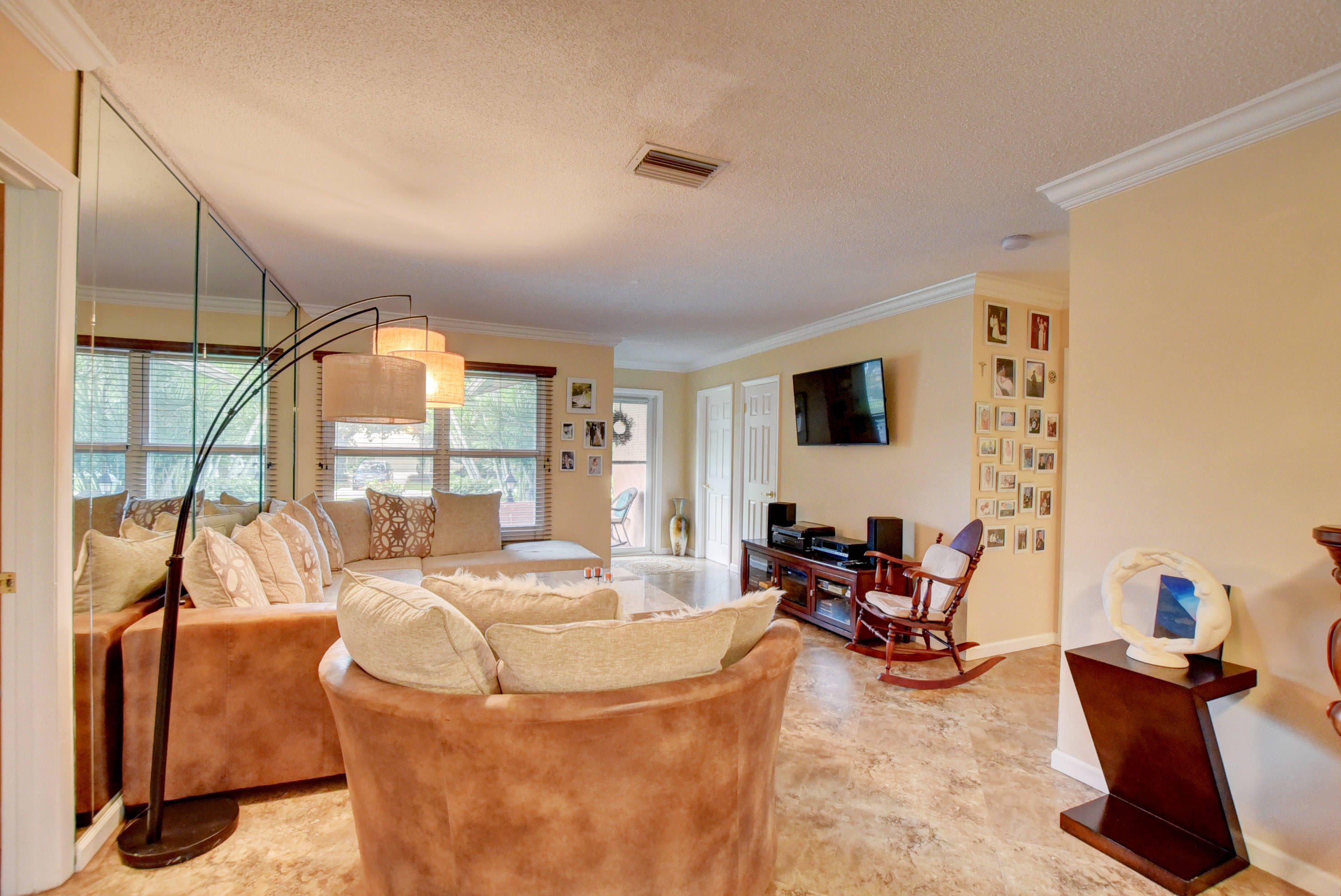 4060 Northwest 5th Avenue Boca Raton, FL 33431 - Photo 6 of 31 Living Room