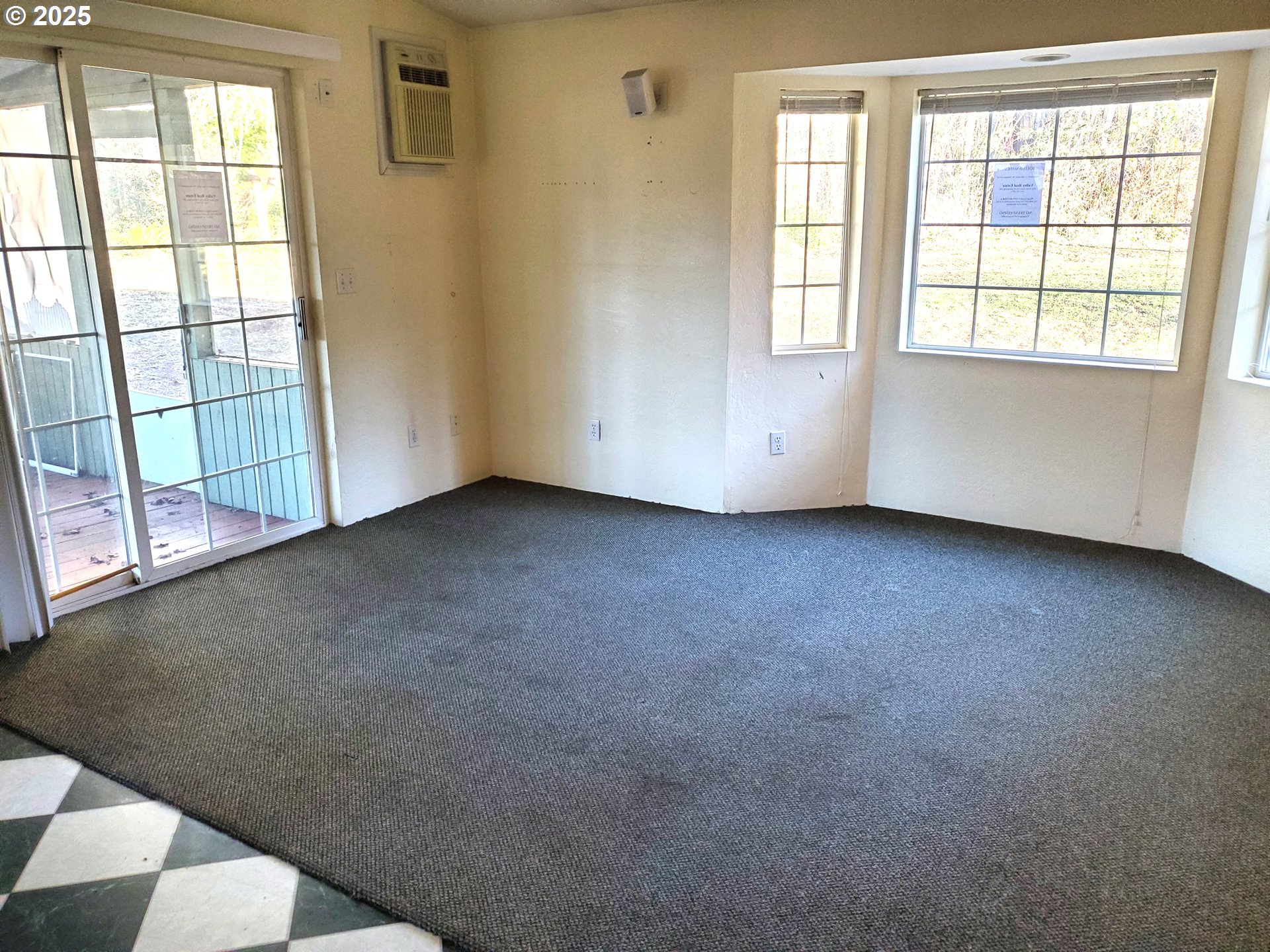 37186 Tree Farm Road Springfield, OR 97478 - Photo 23 of 37 an empty room with windows