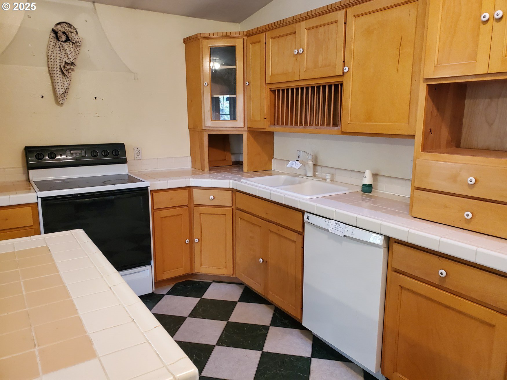 37186 Tree Farm Road Springfield, OR 97478 - Photo 27 of 37 a kitchen with a sink a stove and a microwave