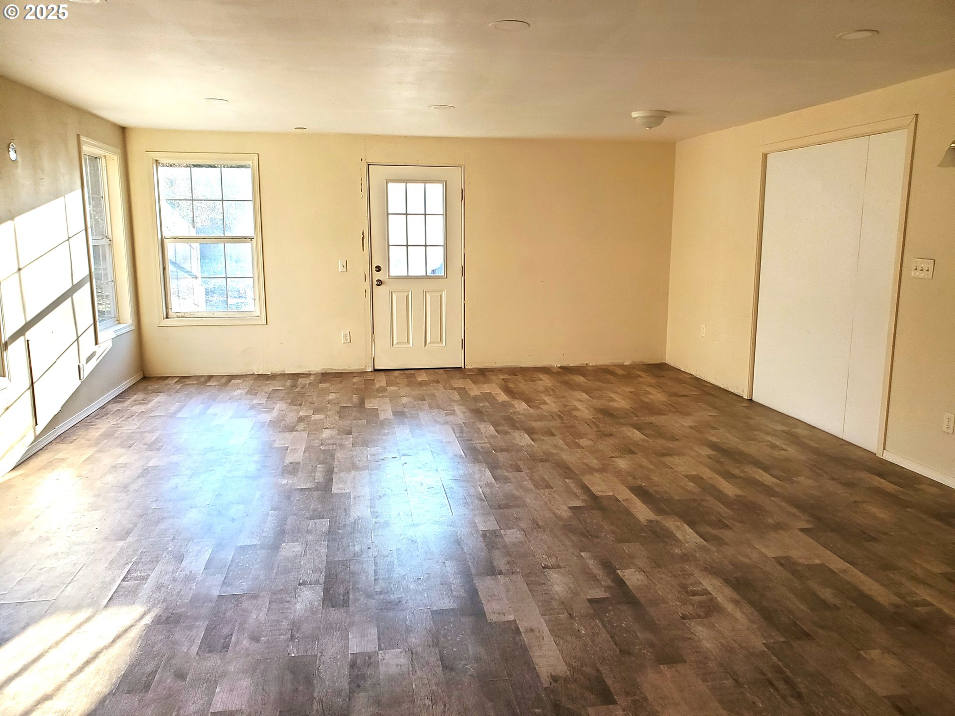 37186 Tree Farm Road Springfield, OR 97478 - Photo 29 of 37 an empty room with wooden floor and windows