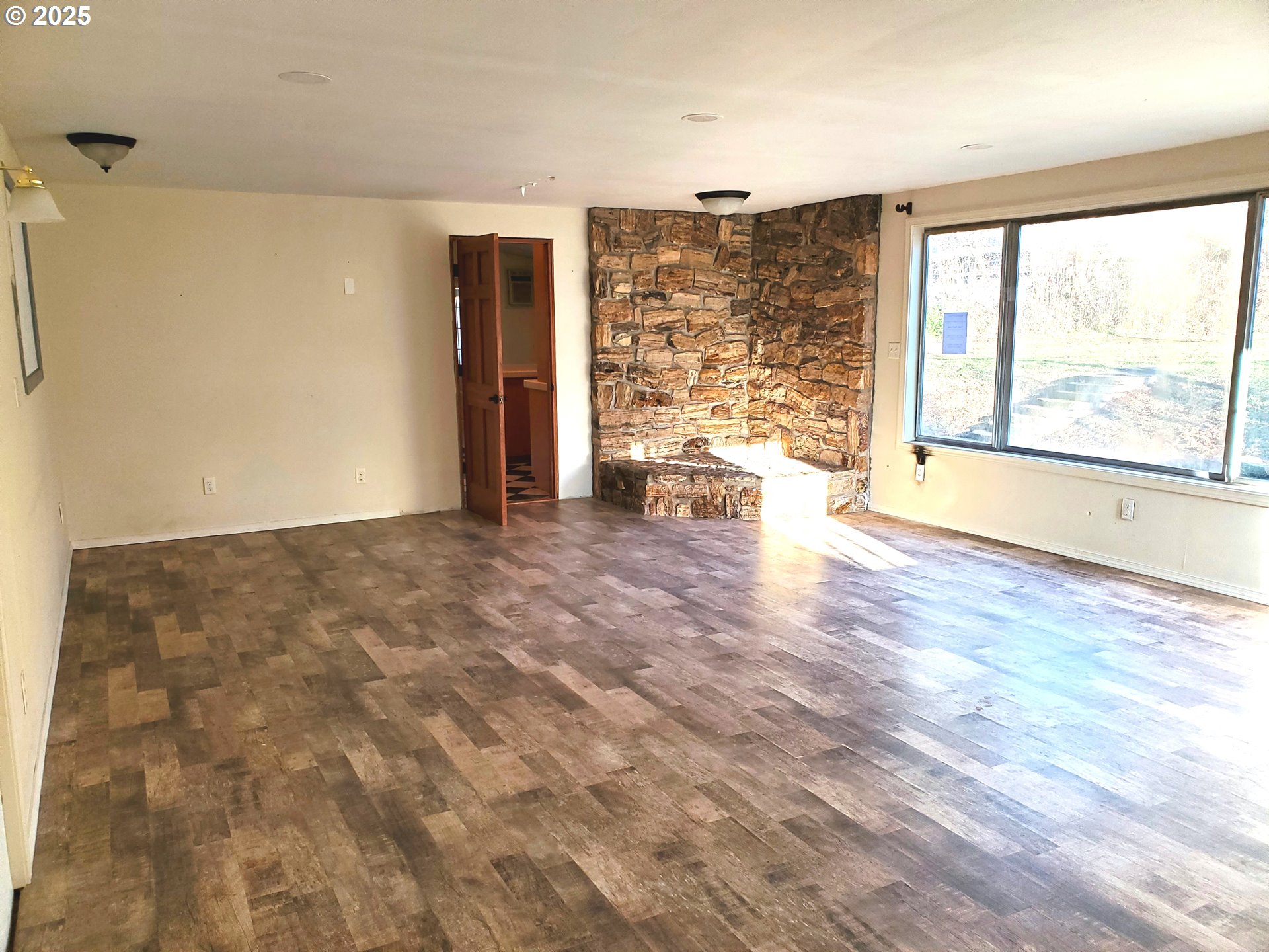 37186 Tree Farm Road Springfield, OR 97478 - Photo 30 of 37 a view of an empty room with a window