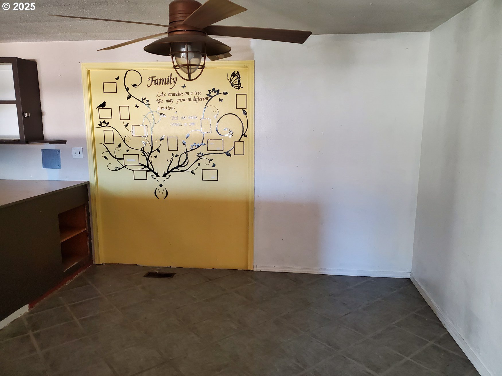 37186 Tree Farm Road Springfield, OR 97478 - Photo 6 of 37 a view of wall painting