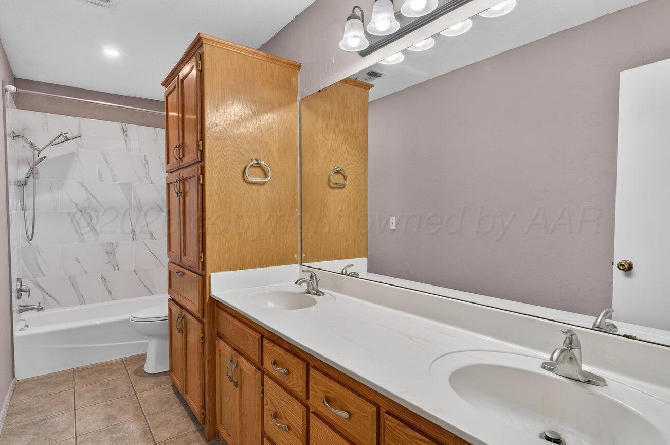 7009 Benwood Square Amarillo, TX 79109 - Photo 14 of 29 Master Bathroom