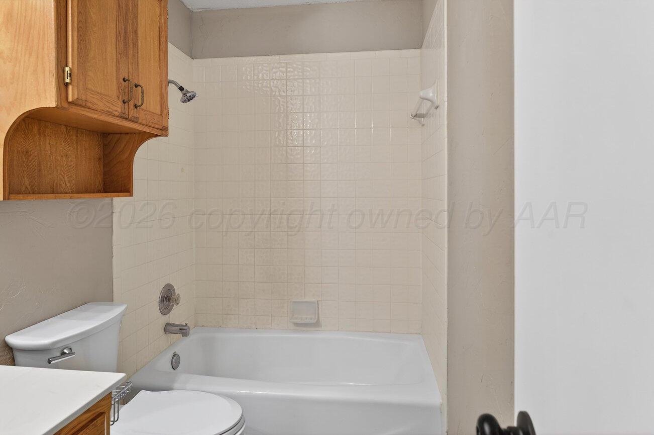 7009 Benwood Square Amarillo, TX 79109 - Photo 19 of 29 Main Bathroom