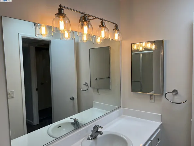 $2,650 | 350 North Civic Drive, Unit 402, Walnut Creek, CA 94596