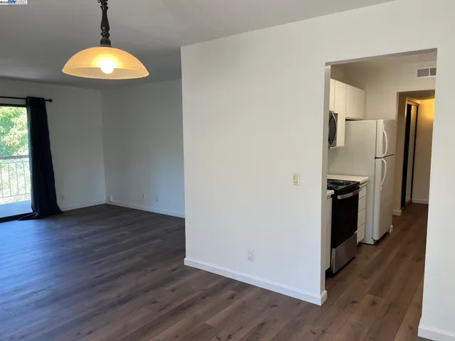 $2,650 | 350 North Civic Drive, Unit 402, Walnut Creek, CA 94596