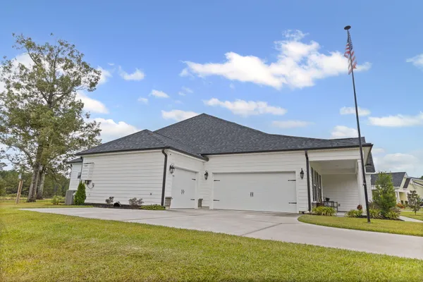 $538,888 | 138 Twisted Oak Trail, Elloree, SC 29047