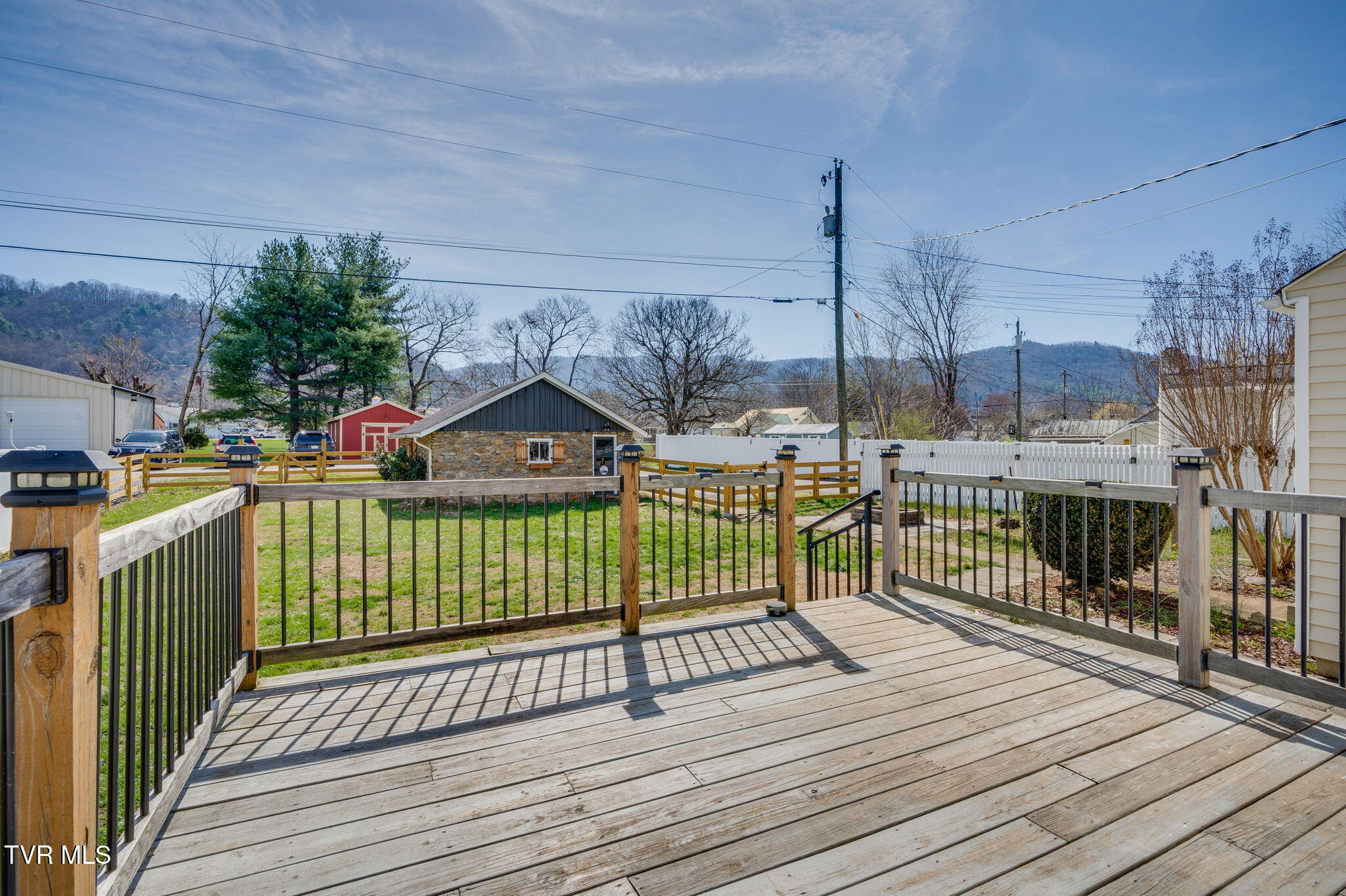 518 Ohio Avenue Erwin, TN 37650 - Photo 40 of 52 039
