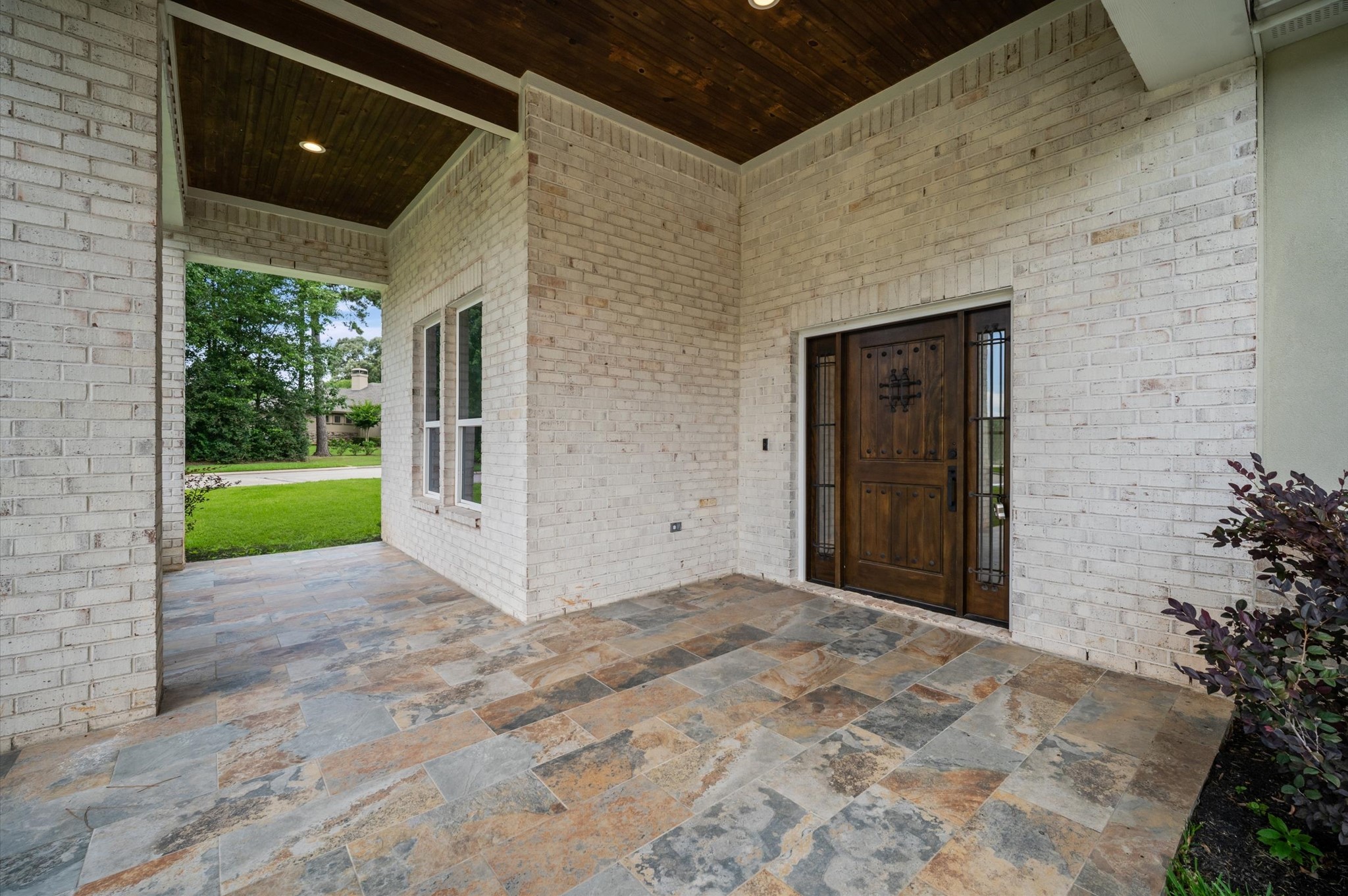 7 Pilot Point Conroe, TX 77304 - Photo 3 of 42