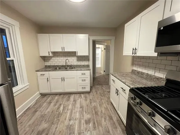 $1,750 | 863 5th Avenue, Unit 2, Coraopolis, PA 15108