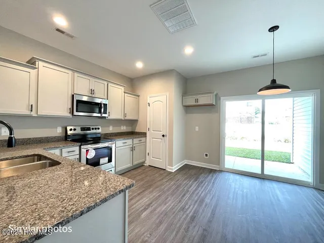 $249,900 | 733 Cross Brg Way, Sneads Ferry, NC 28460