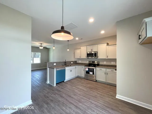 $249,900 | 733 Cross Brg Way, Sneads Ferry, NC 28460