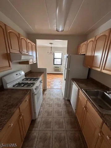 $1,950 | 77 Prospect Avenue, Unit E, Hackensack, NJ 07601