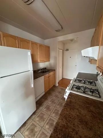 $1,950 | 77 Prospect Avenue, Unit E, Hackensack, NJ 07601