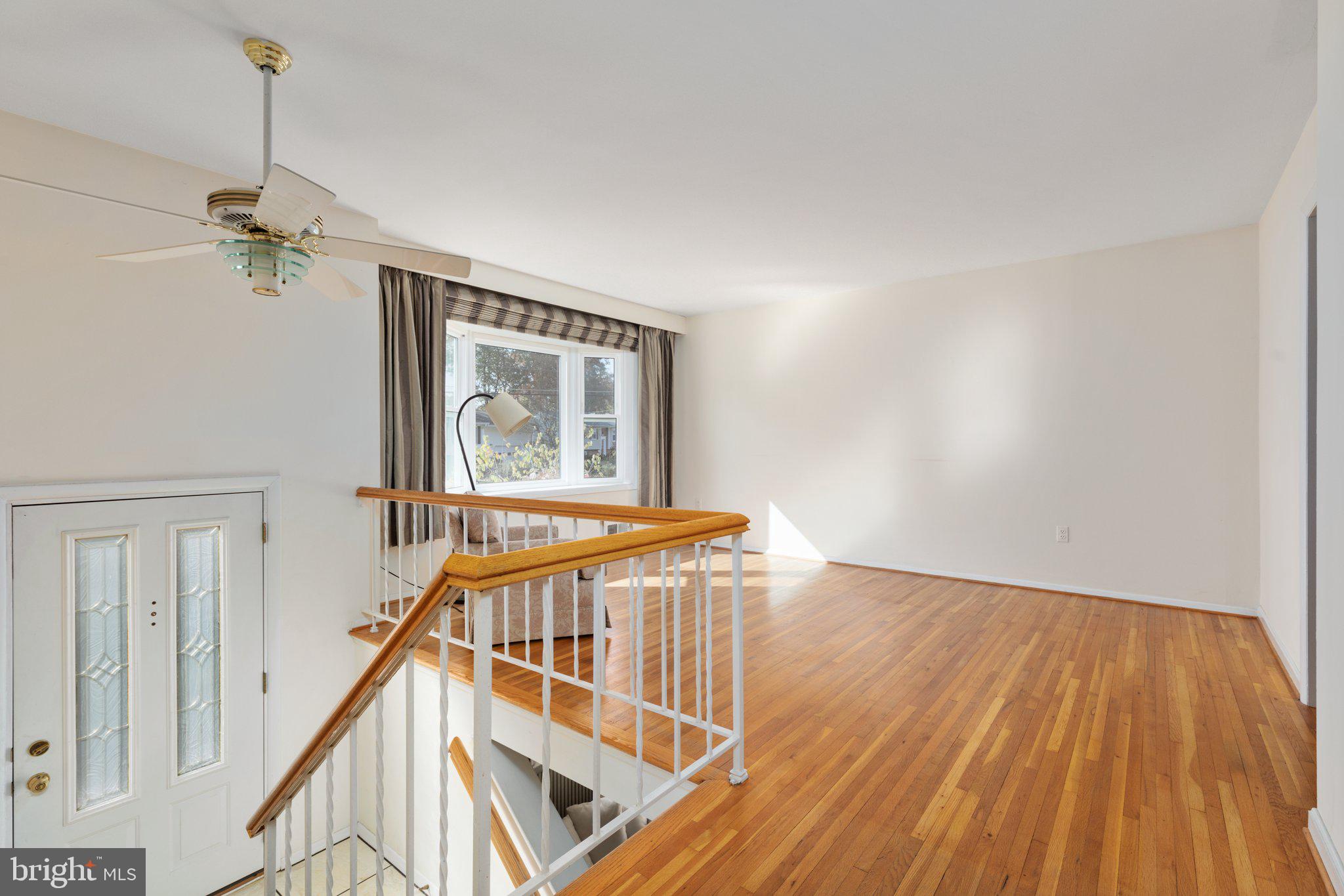 226 Rolling Road Gaithersburg, MD 20877 - Photo 3 of 43 Front room