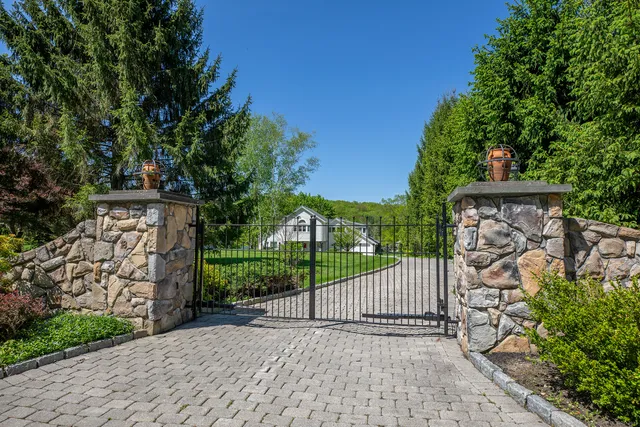 $5,495,000 | 18 Arrow Point Road, Warren, CT 06777