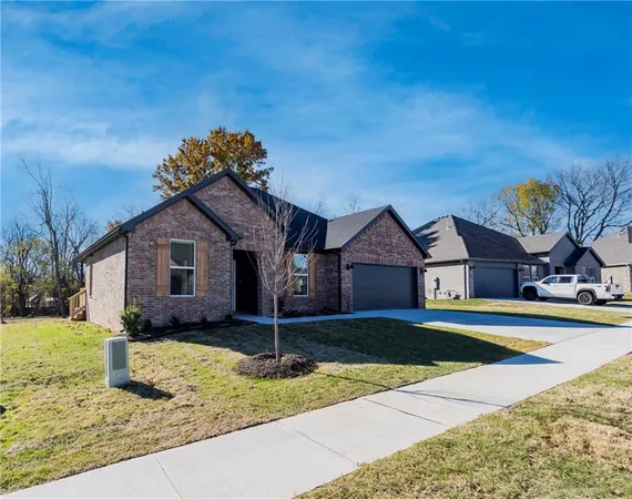 $1,900 | 300 North Yona Lane, Farmington, AR 72730