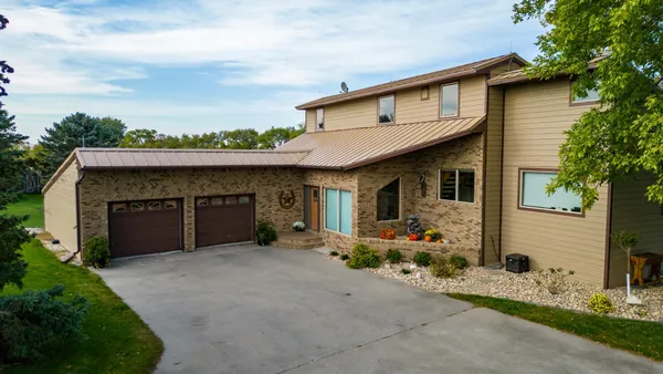 $750,000 | 6294 Highway 27, Wheaton, MN 56296