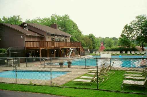 2559 Hunting Ridge Trail Bridgeville, PA 15017 - Photo 8 of 8 Gallery Image 8