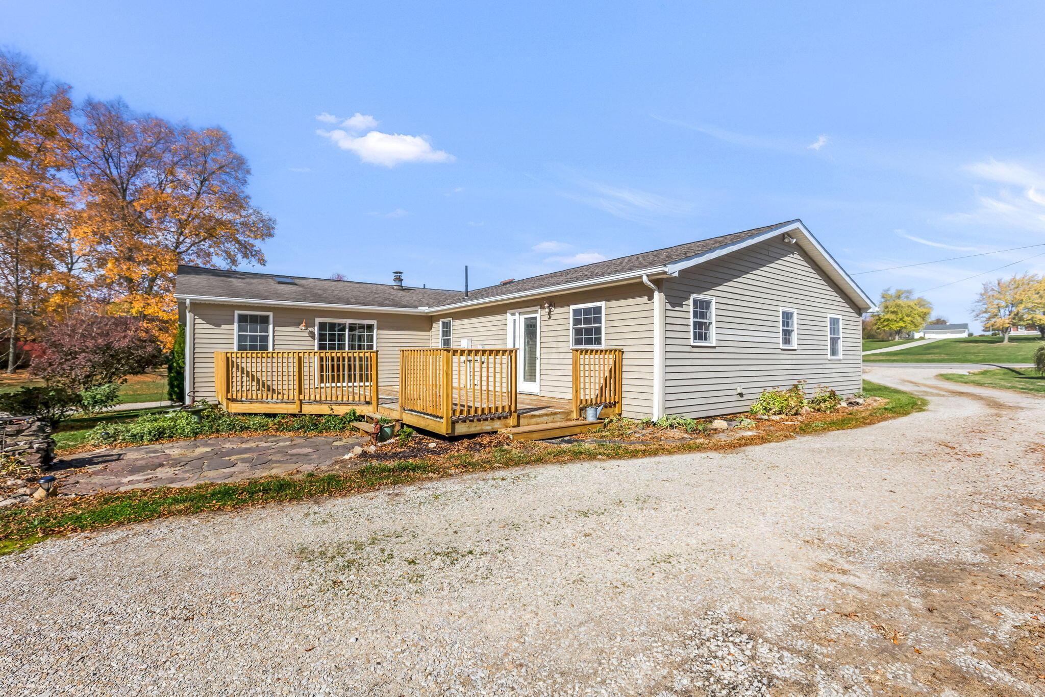 4043 Blacks Road Southwest Hebron, OH 43025 - Photo 48 of 68 Deck