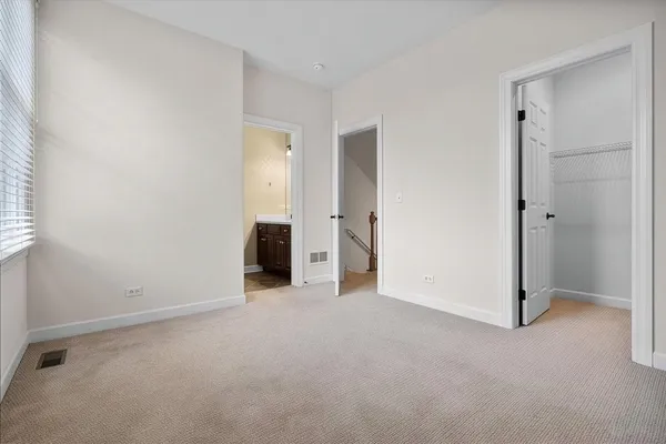$2,700 | 162 Festival Court, Elgin, IL 60120
