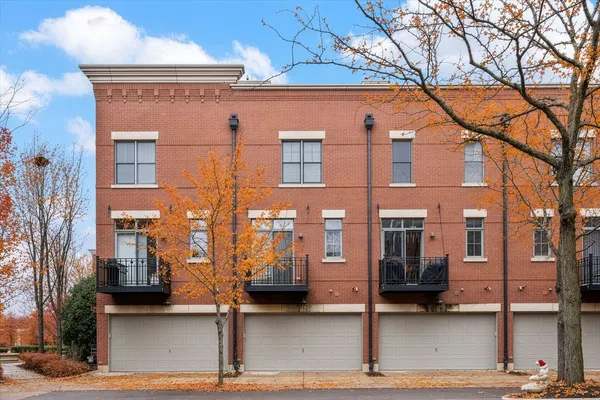 $2,700 | 162 Festival Court, Elgin, IL 60120