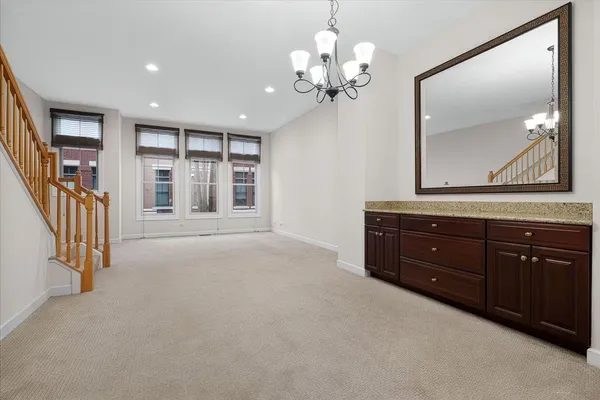 $2,700 | 162 Festival Court, Elgin, IL 60120