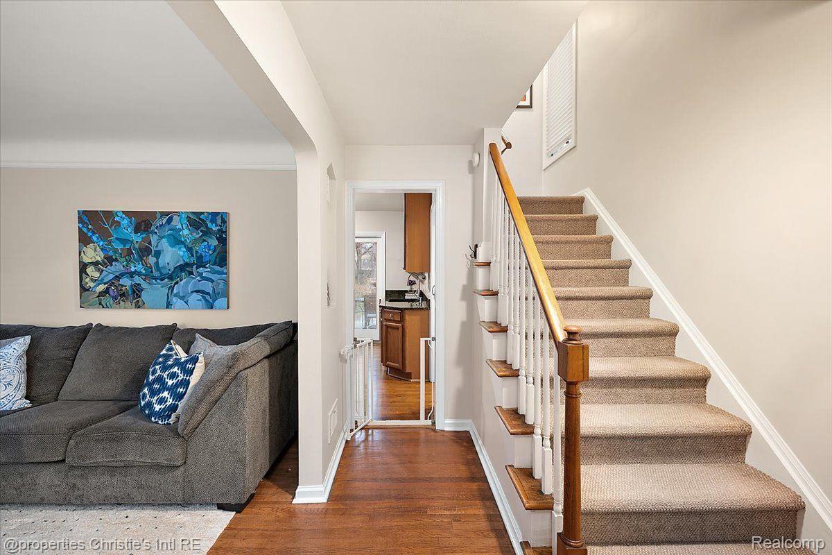 1678 Bournemouth Road Grosse Pointe, MI 48236 - Photo 12 of 29 Gallery Image 12