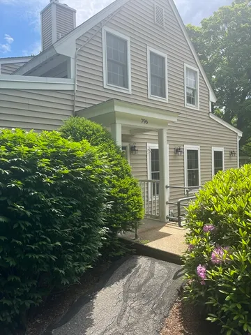 $2,100 | 796 Salisbury Street, Unit B, Worcester, MA 01609
