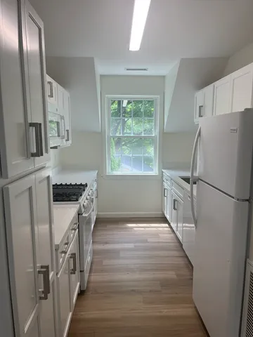 $2,100 | 796 Salisbury Street, Unit B, Worcester, MA 01609