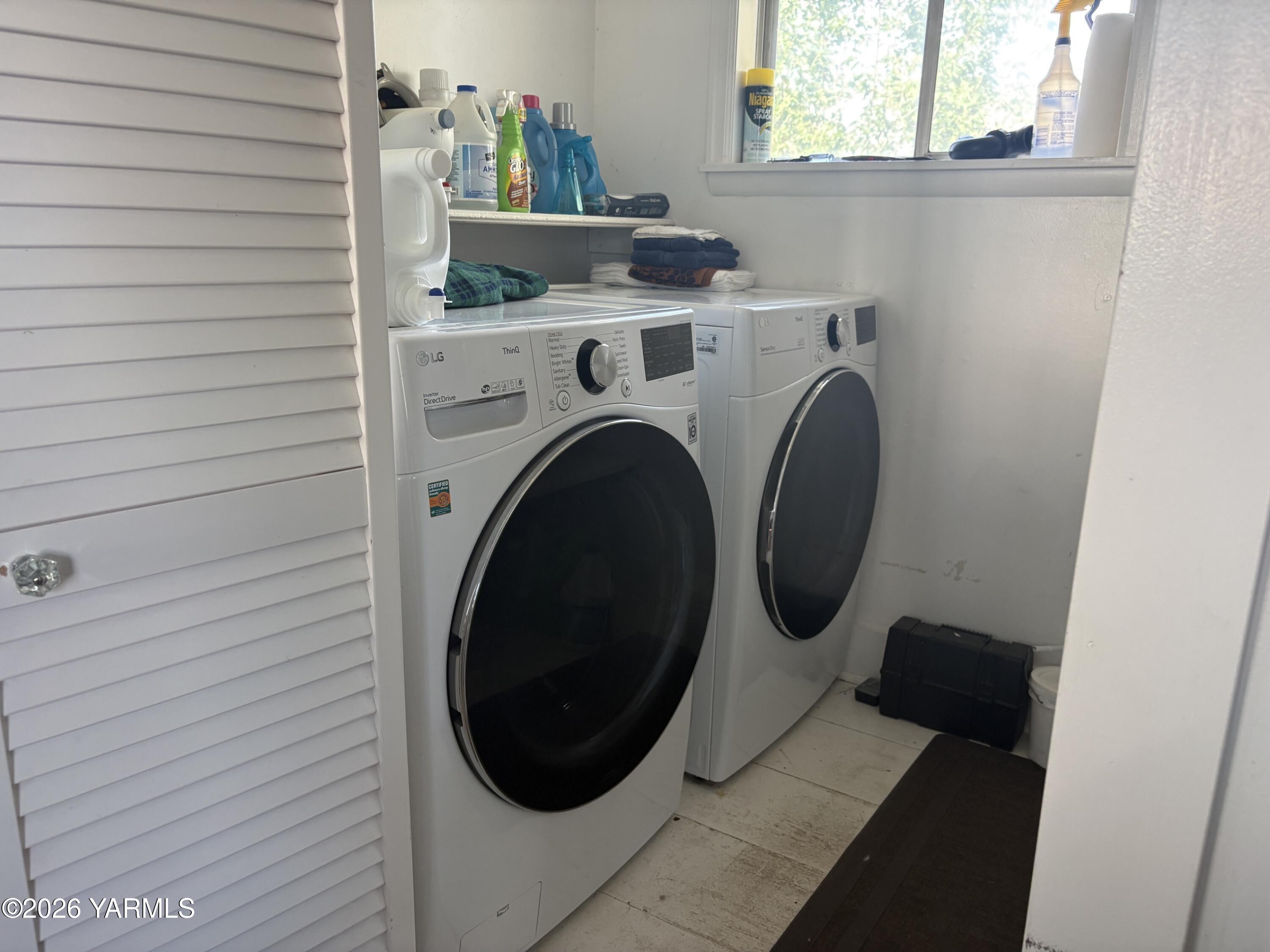 2870 Progressive Road Wapato, WA 98951 - Photo 23 of 32 Laundry - Main Floor