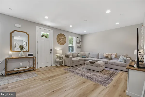 $599,900 | 209 Pennsylvania Avenue, Pasadena, MD 21122