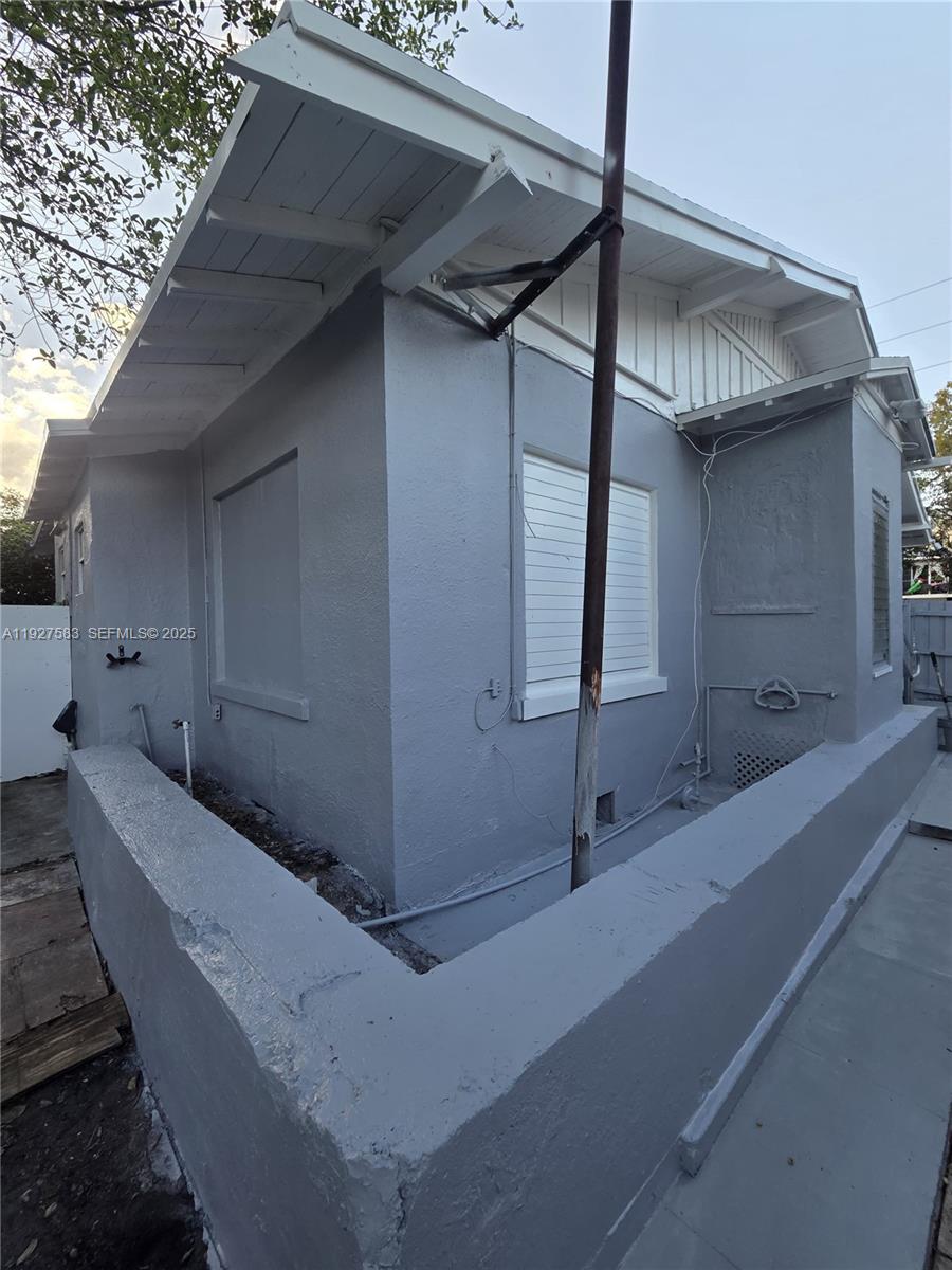 568 Southwest 3rd Street, Unit LEFT 566 Miami, FL 33130 - Photo 14 of 17 a view of entryway