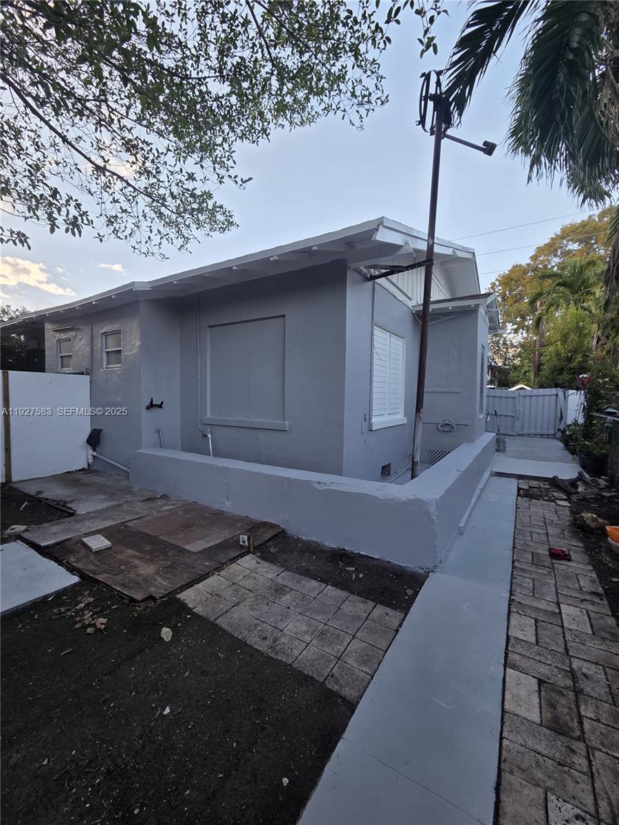 568 Southwest 3rd Street, Unit LEFT 566 Miami, FL 33130 - Photo 15 of 17 a view of a backyard of the house