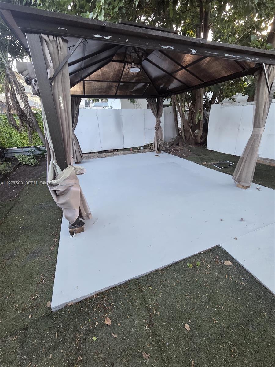 568 Southwest 3rd Street, Unit LEFT 566 Miami, FL 33130 - Photo 17 of 17 a view of small space