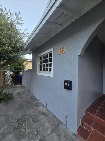 a view of a house with a backyard