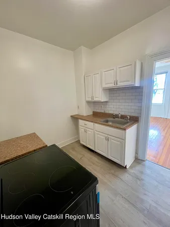 $1,900 | 707 Warren Street, Unit 2, Hudson, NY 12534