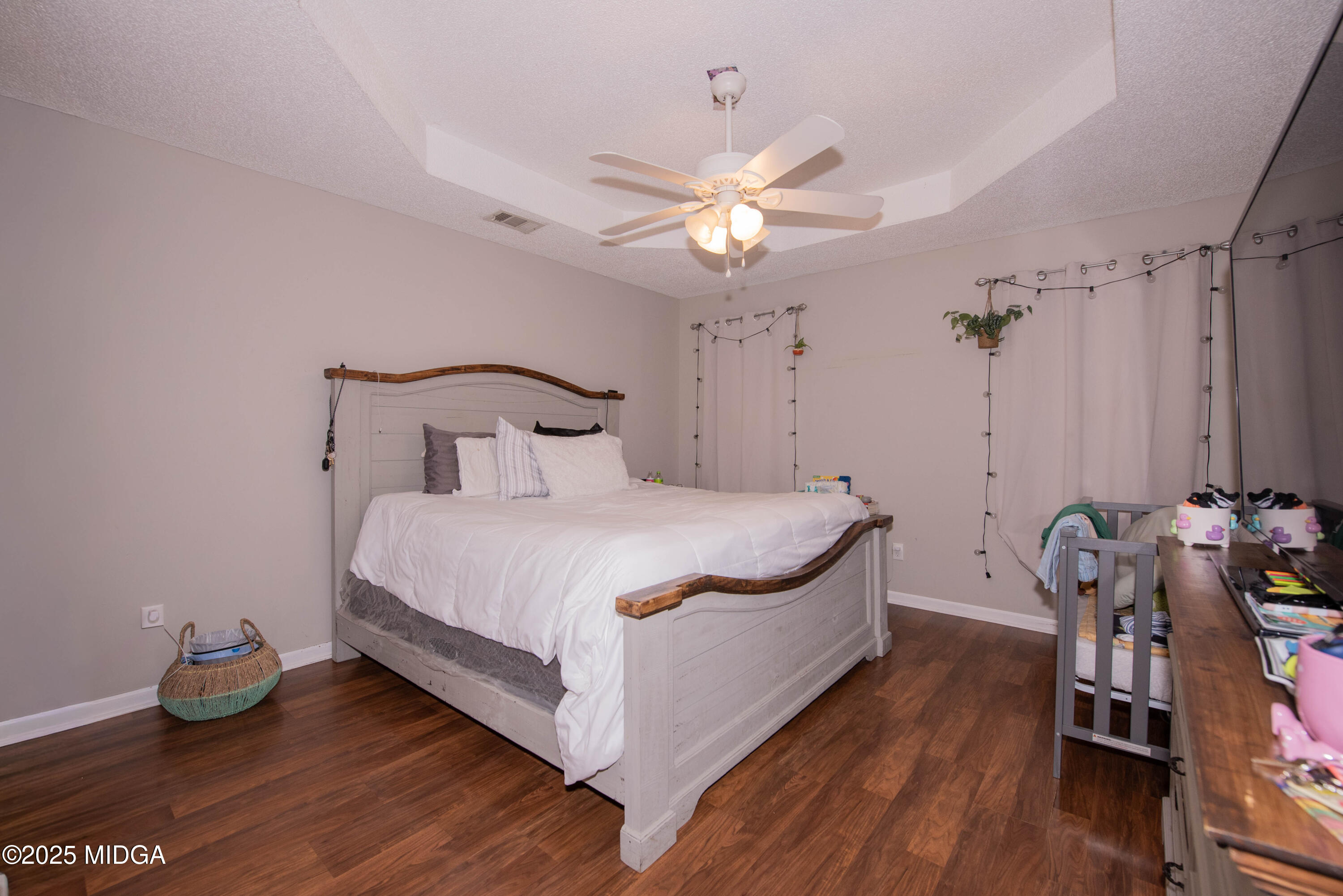 111 Oak Ridge Drive Warner Robins, GA 31093 - Photo 17 of 25 a bedroom with a bed and wooden floor