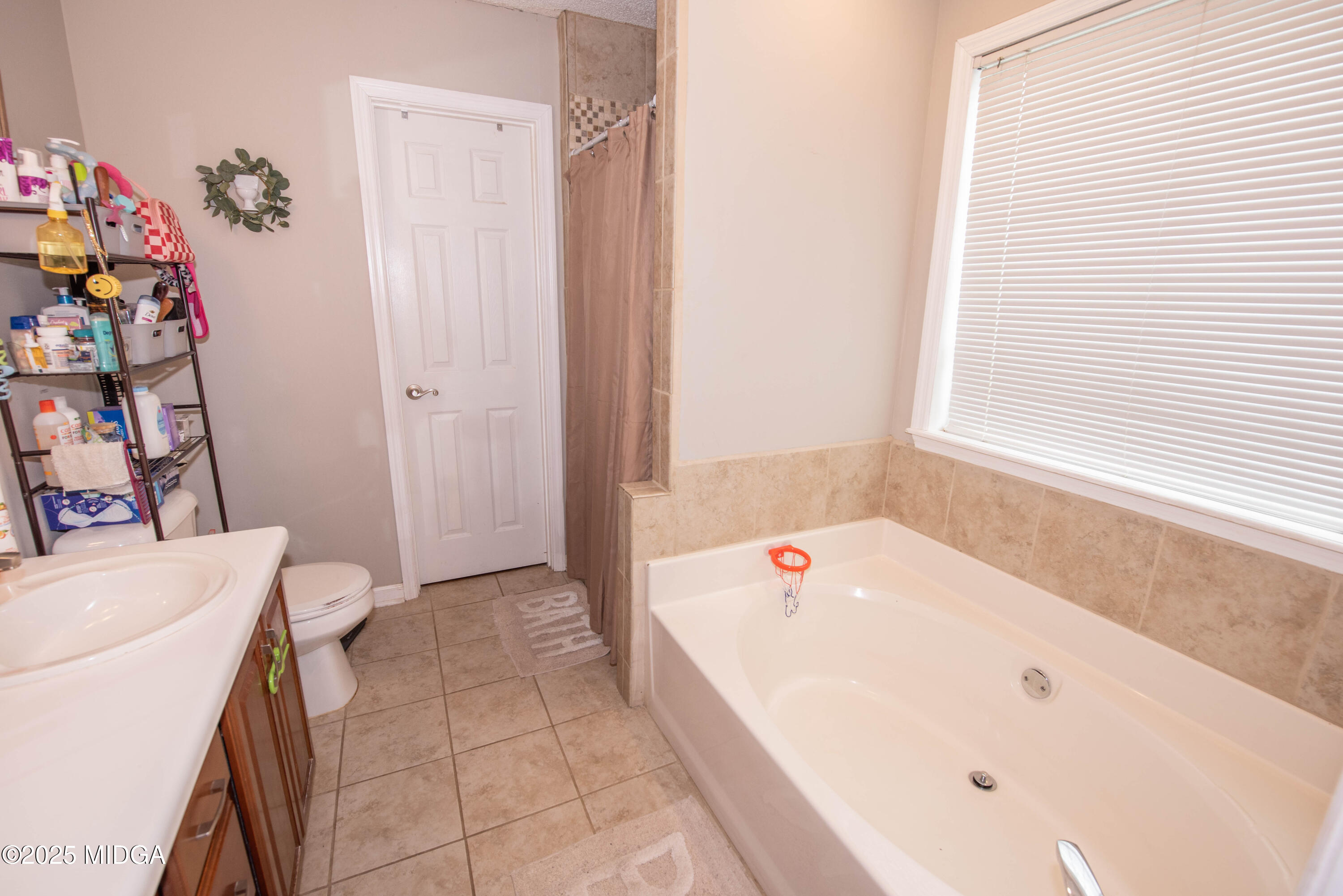 111 Oak Ridge Drive Warner Robins, GA 31093 - Photo 19 of 25 a bathroom with a bathtub and a shower