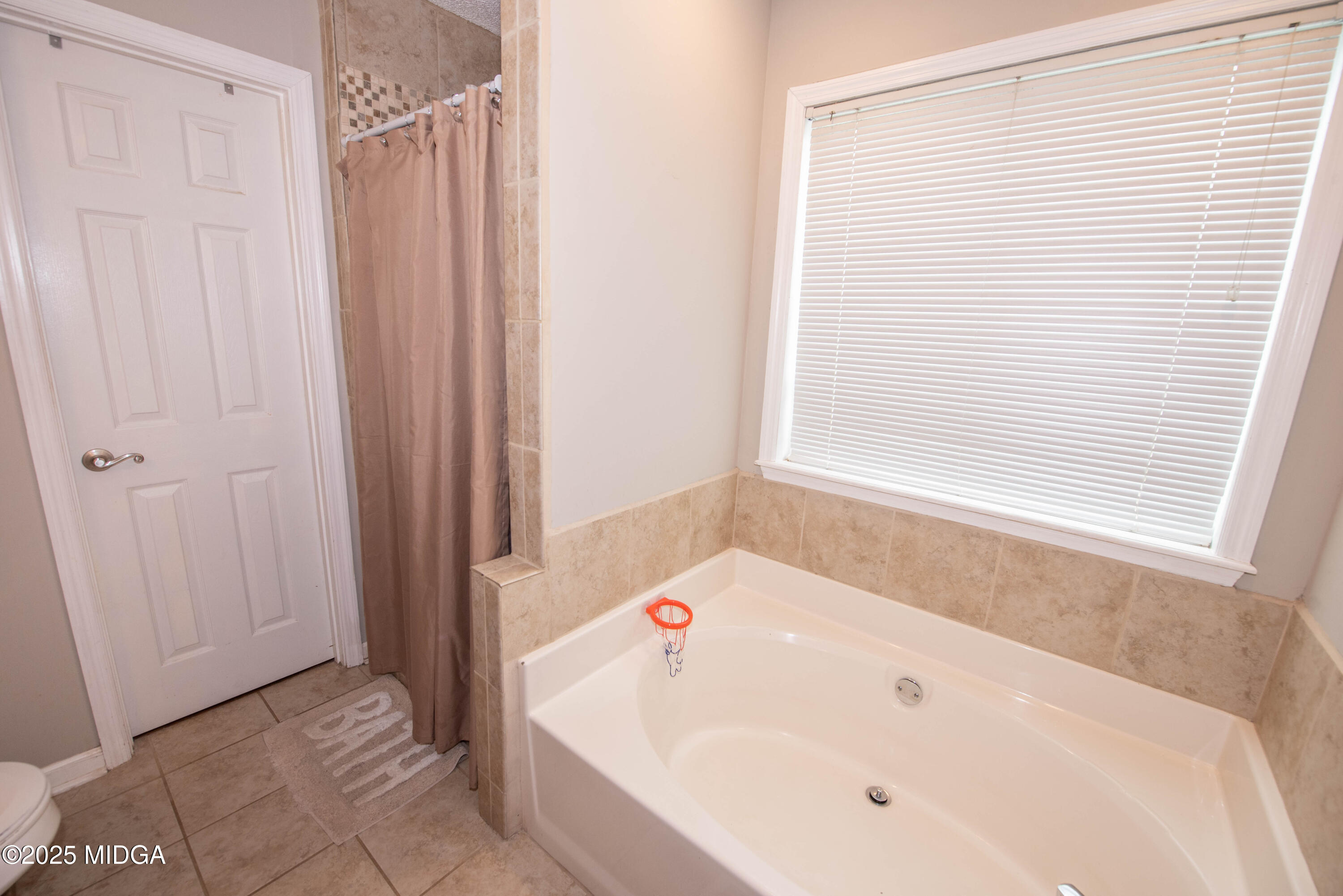 111 Oak Ridge Drive Warner Robins, GA 31093 - Photo 20 of 25 a bathroom with a bathtub and shower
