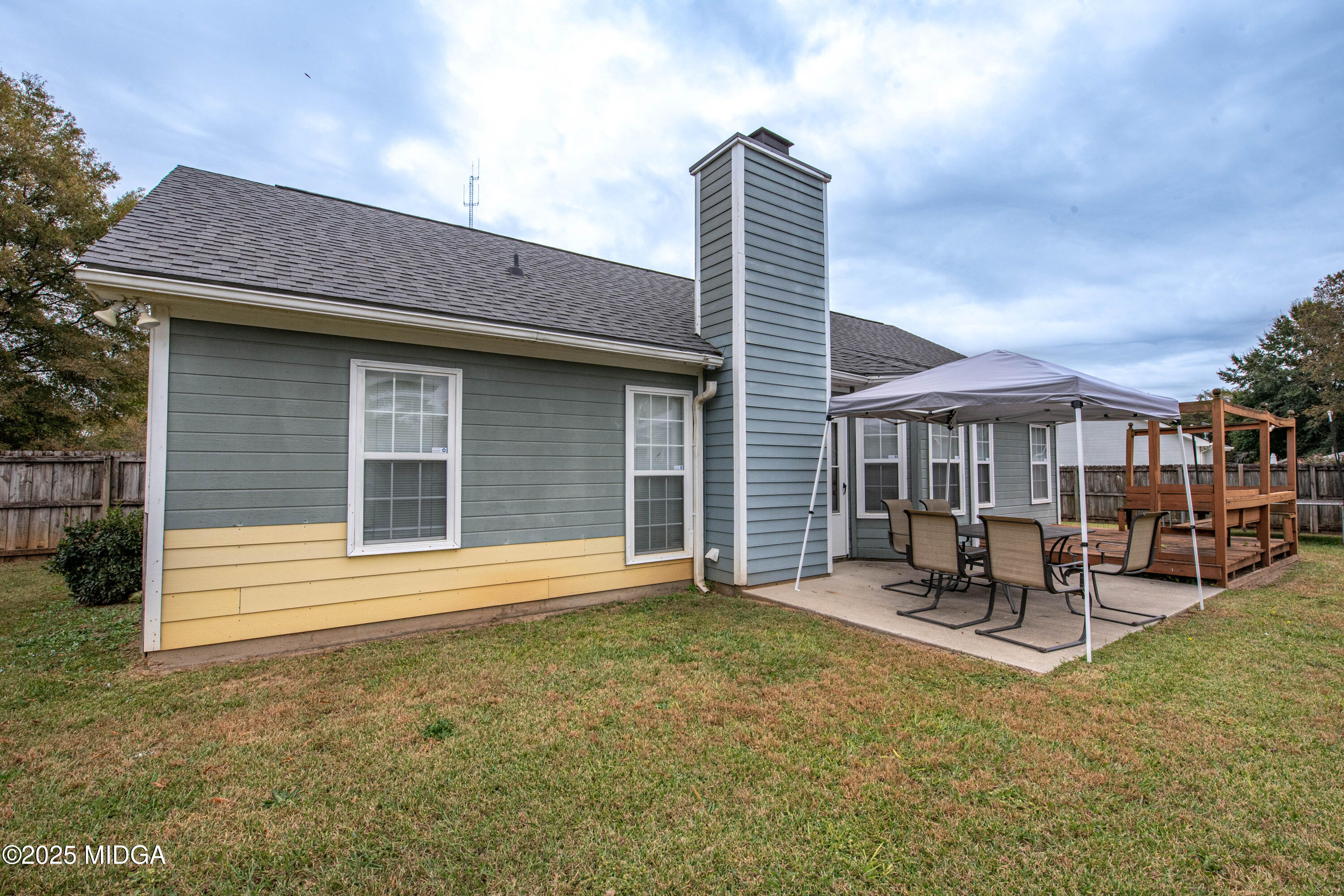 111 Oak Ridge Drive Warner Robins, GA 31093 - Photo 25 of 25 a front view of house with outdoor seating